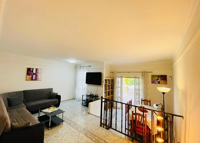 Dom wakacyjny Sunshine House *