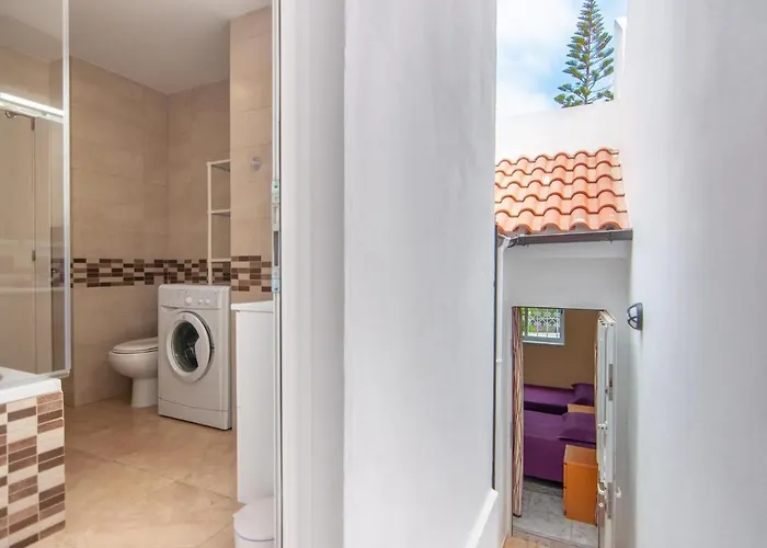 Дом отдыха Sunshine House Адехе